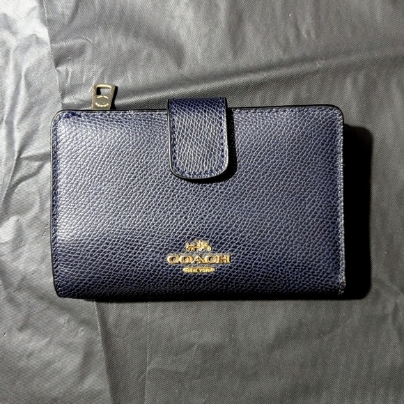 Coach Handbags - Coach Cross-grain Leather Corner Zip Wallet in Navy Midnight